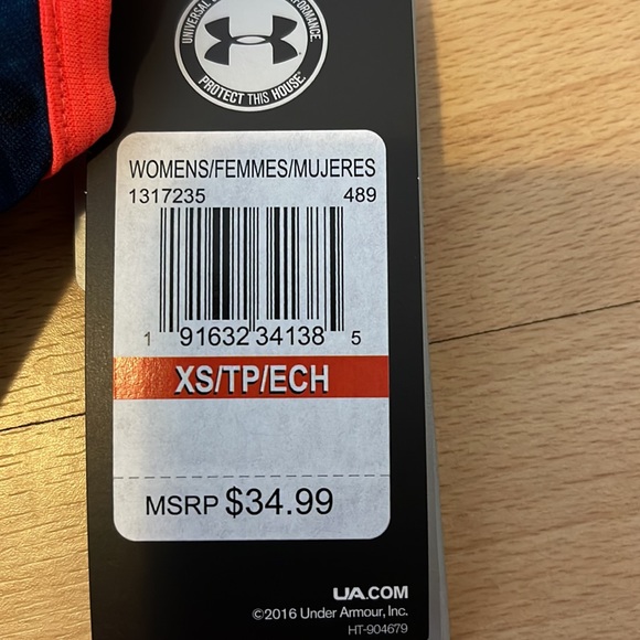 Under armor running T-shirt, keeps you cool - Picture 3 of 4